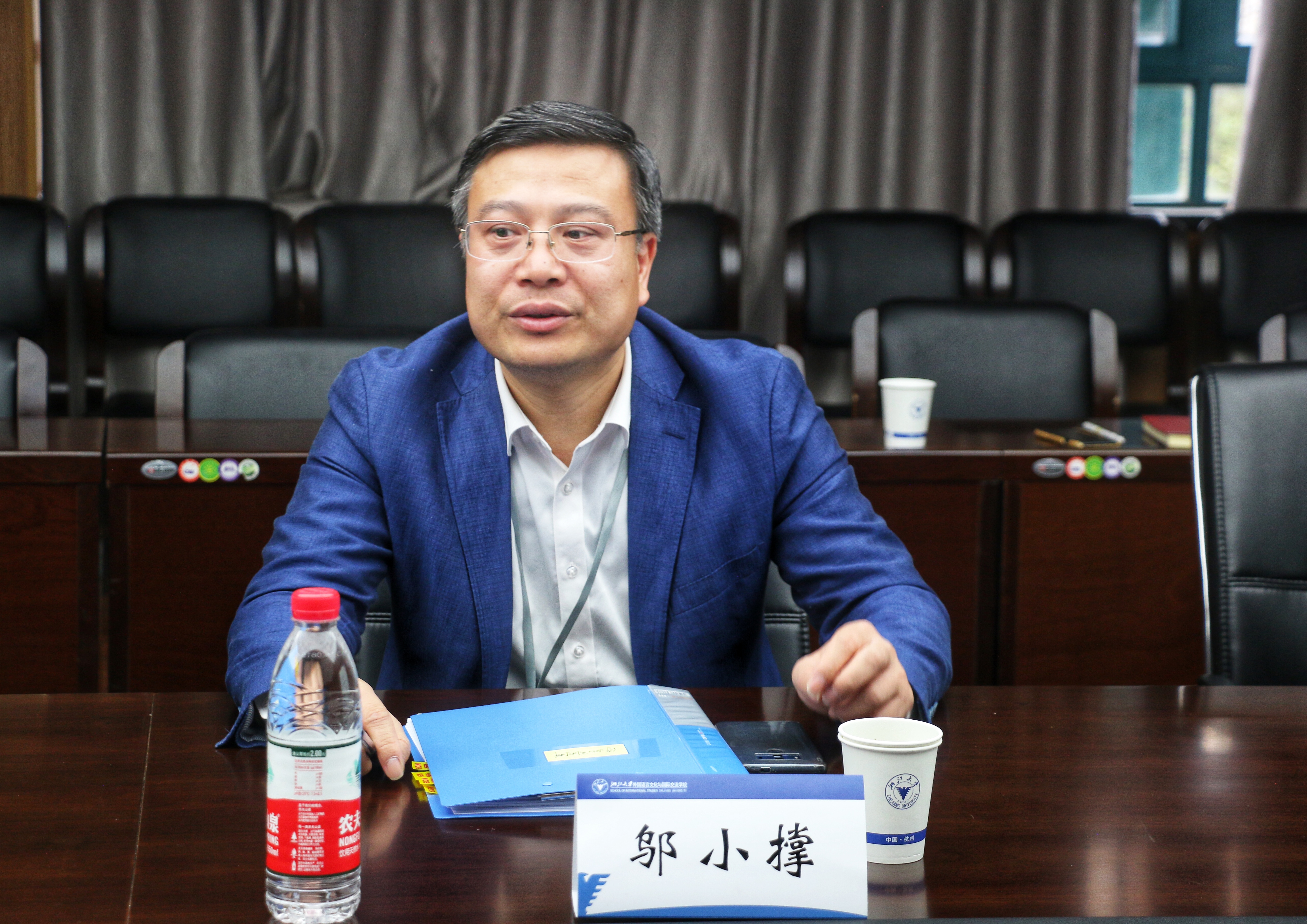 邬小撑副书记调研外语学院
