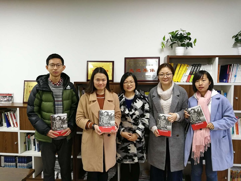 座谈会合照.jpg